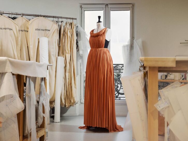 Dall'atelier di Louis Vuitton al tappeto rosso: come nasce un abito da sogno