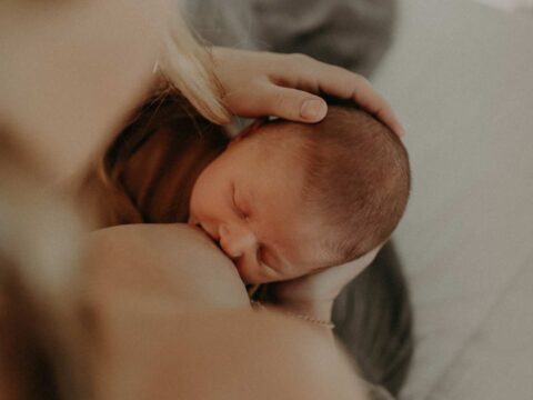 Tumore al seno, possibile diagnosi anche dal latte materno