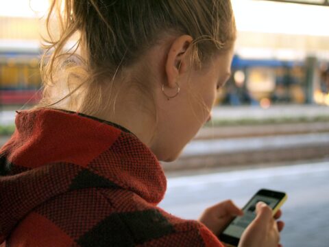 Supporto psicologico online: l'impegno di Mama Chat