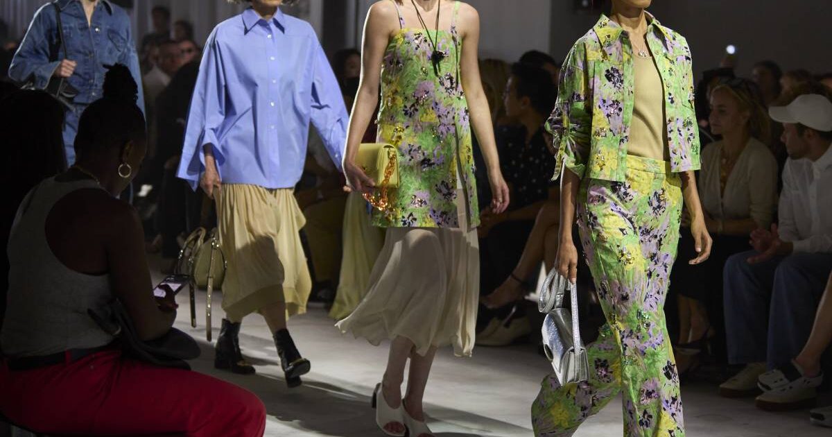 Sfilate New York: la moda primavera-estate 2024 - il Corriere flash