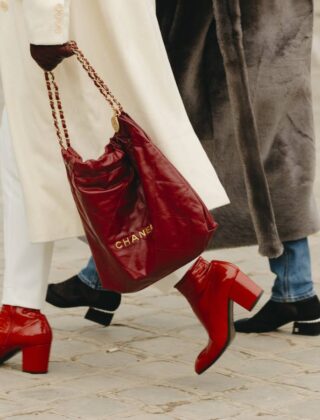 Scarpe rosse: 5 idee moda per indossarle questo autunno 2023