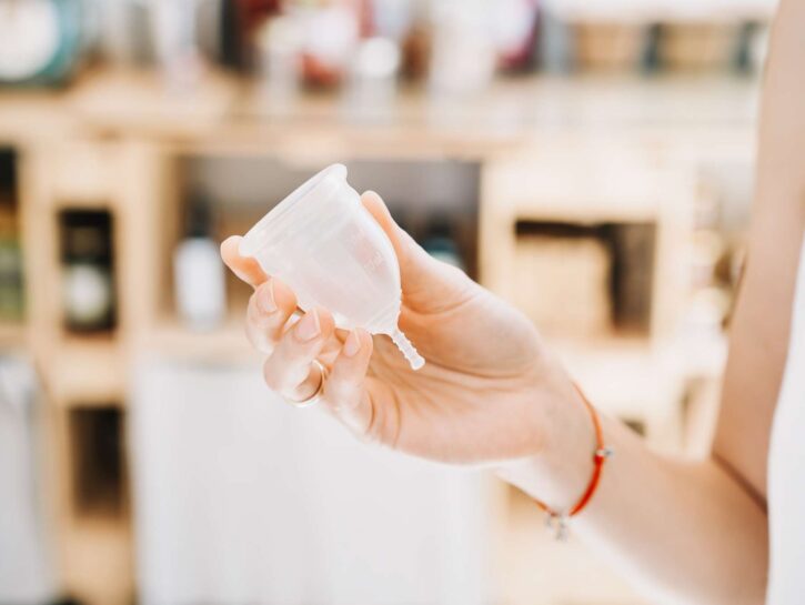Prodotti mestruali riutilizzabili gratis in farmacia: il passo avanti della Catalogna