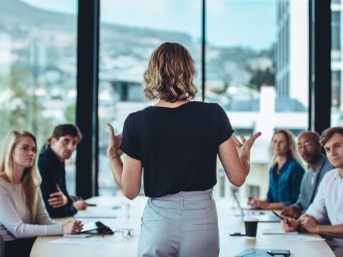 Donne ai vertici nel mondo del lavoro: una nuova ricerca