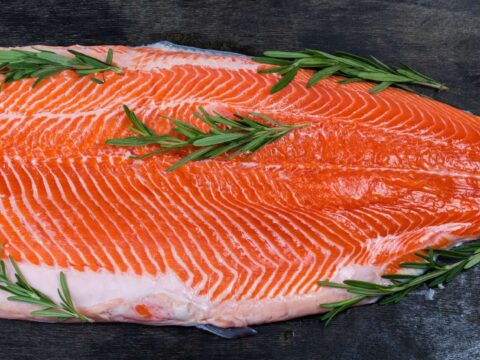 Come cucinare i filetti di trota alle mandorle
