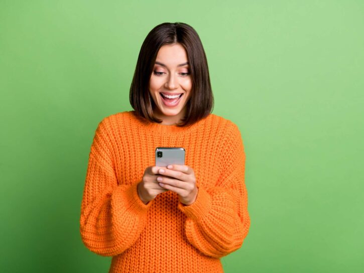Cos'è la nomofobia, la dipendenza da smartphone è una malattia: riesci a starne senza?