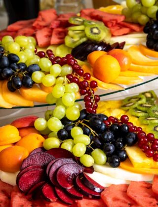 Come preparare una torta alla macedonia di frutta