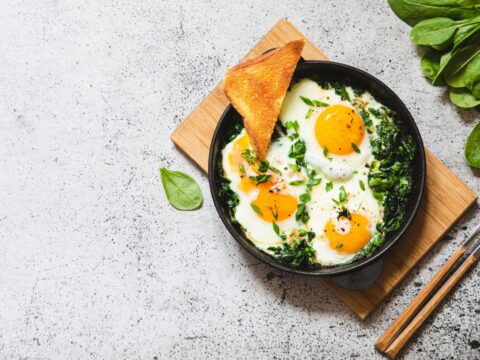 Come cucinare gli spinaci con le uova