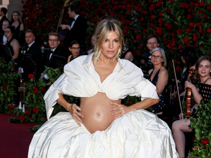 Sienna Miller conferma la gravidanza: sul red carpet a Londra con il pancione