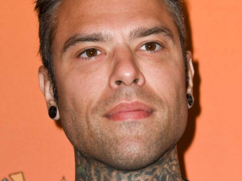 Nuova emorragia per Fedez: il rapper resta in ospedale