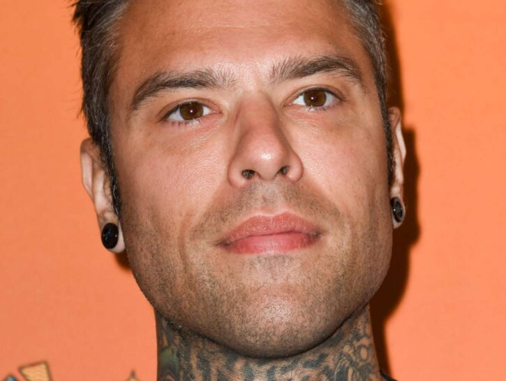 Nuova emorragia per Fedez: il rapper resta in ospedale