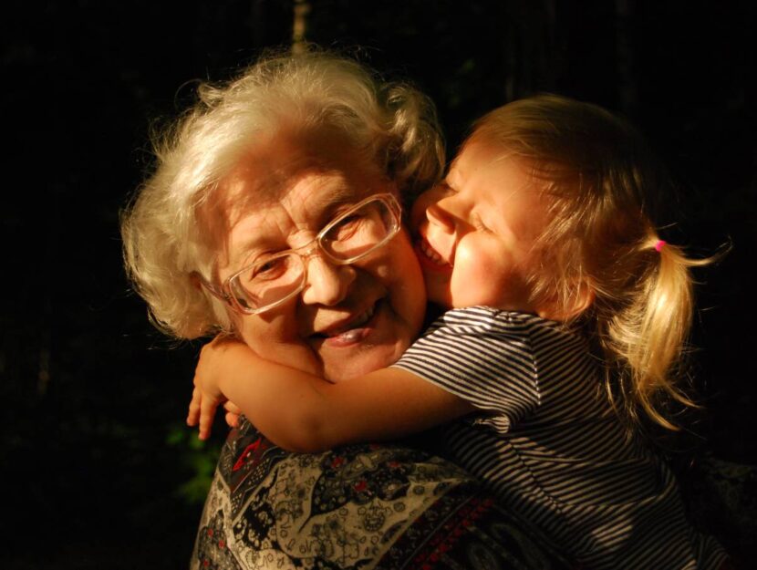 nonna con nipote stipendio dei nonni