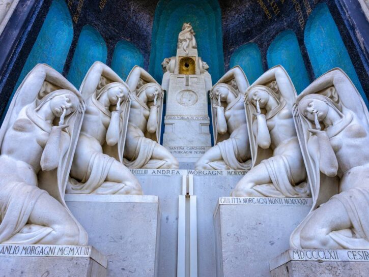 Nei cimiteri oggi si va anche per le opere d'arte