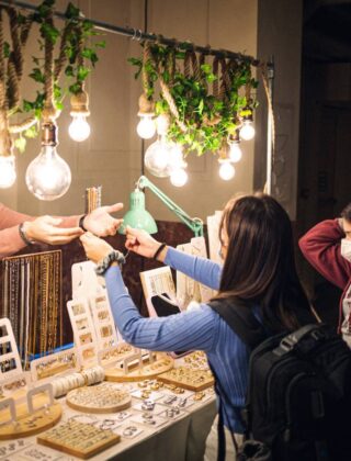 Vinokilo: in Centrale fai shopping al chilo di vintage e second hand