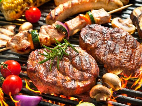 Carne, il 51% degli italiani riduce il consumo per motivi ambientali