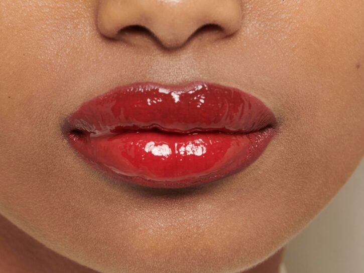 Latex lips, i segreti del trucco labbra più sexy del momento