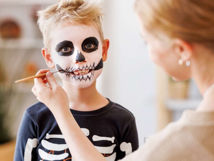 Come fare un trucco da teschio per Halloween