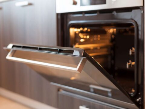 Come pulire il forno con il bicarbonato