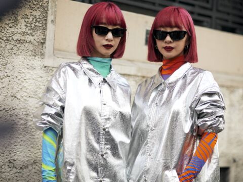 Tendenza argento: come indossarla in 5 look per l'autunno 2023