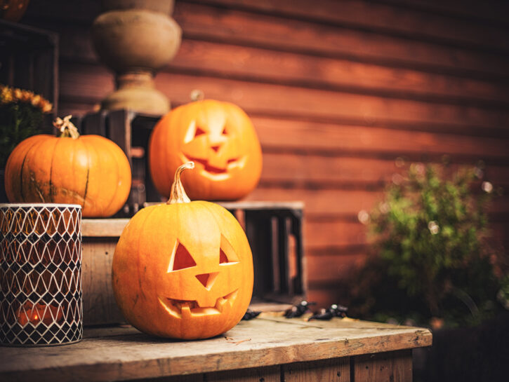 Come realizzare una zucca di halloween di carta da appendere