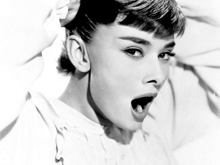 All'asta la collana di Audrey Hepburn in 