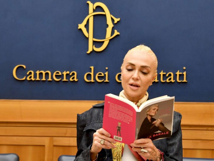 Paola Barale: 