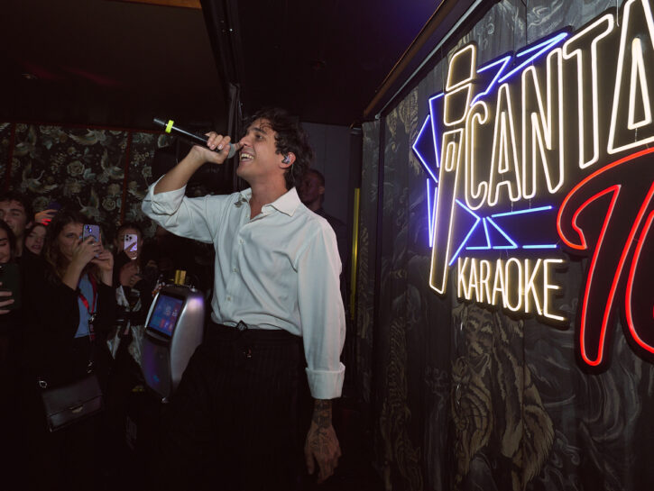 È karaoke mania con Mattia Stanga e Tananai