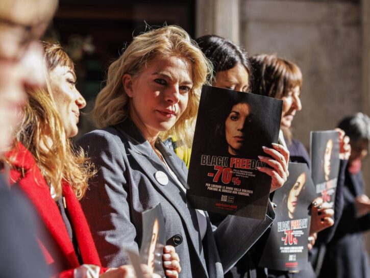 Violenza sulle donne: tagliati del 70% i fondi per le vittime