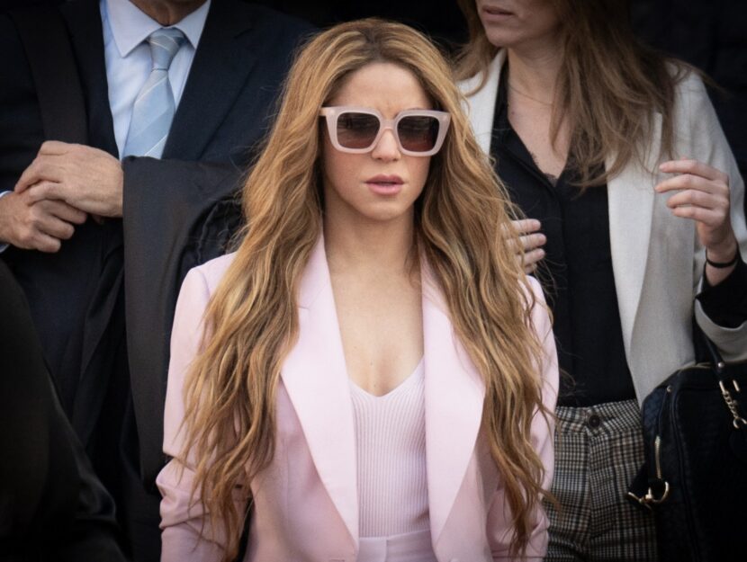 Shakira patteggia una multa milionaria per non finire in carcere
