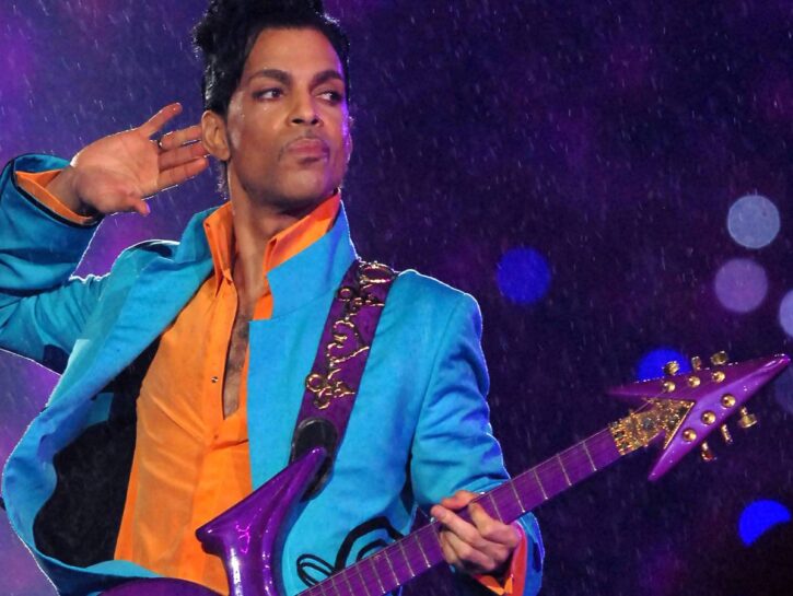 All'asta online il guardaroba di Prince: in vendita i capi iconici