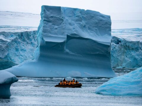 L'iceberg più grande del mondo è alla deriva