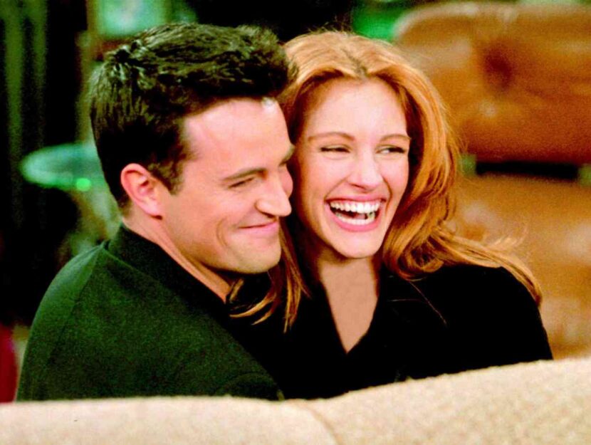 Matthew Perry e Julia Roberts in "Friends"