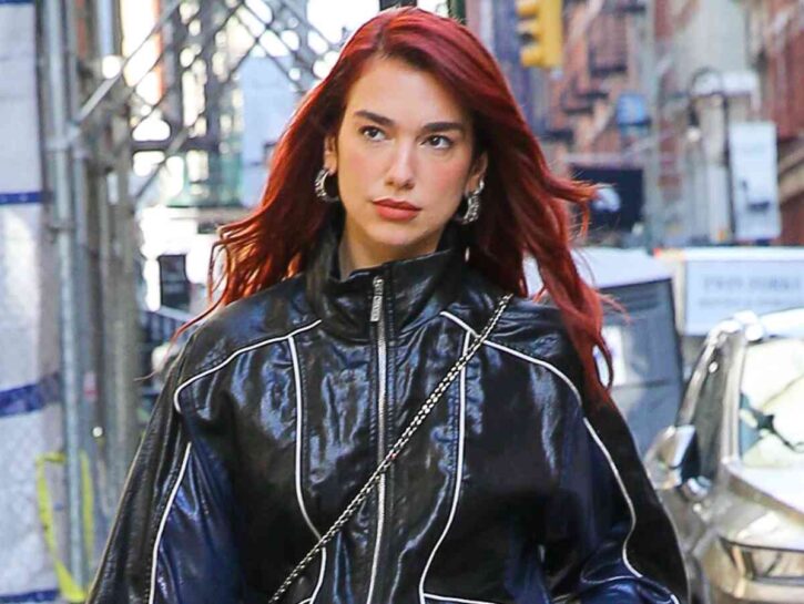 Scarpe con la punta divisa, il look controverso di Dua Lipa