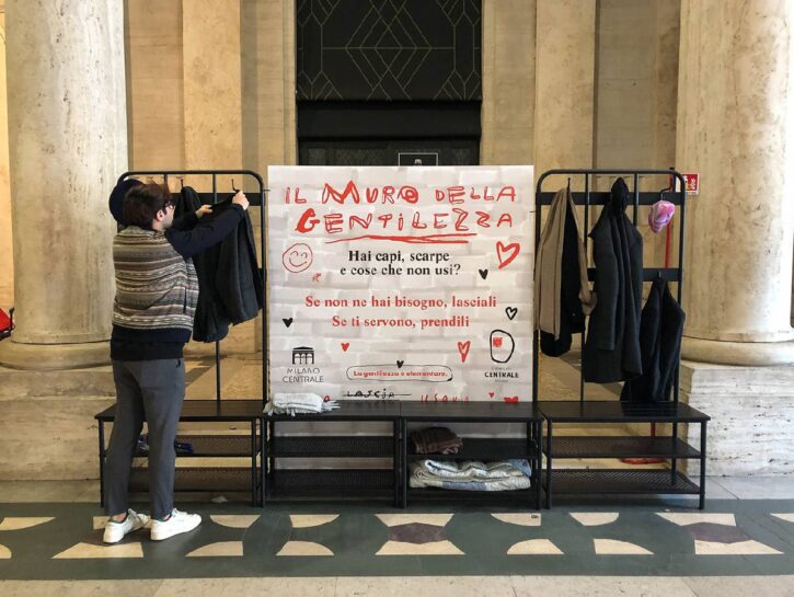 A Milano arriva il muro della gentilezza