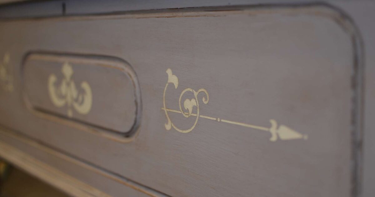  Come-usare-gli-stencil-sui-mobili