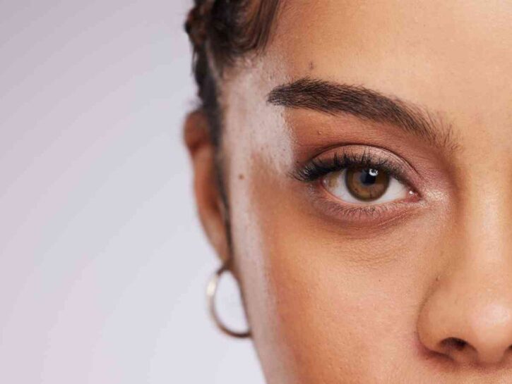 Microblading alle sopracciglia, cos'è e quanto costa: tutto quello che devi sapere