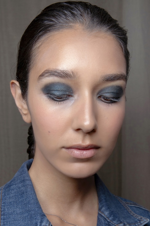 trucco occhi blu scuro