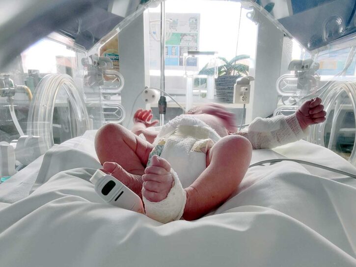 Torino, neonato ritrovato vivo in un cassonetto dei rifiuti