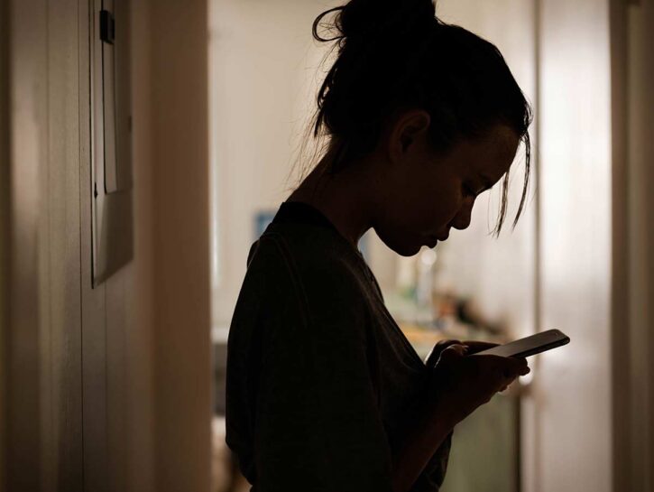 Violenza e stalking, nel 2023 +59% di chiamate al 1522