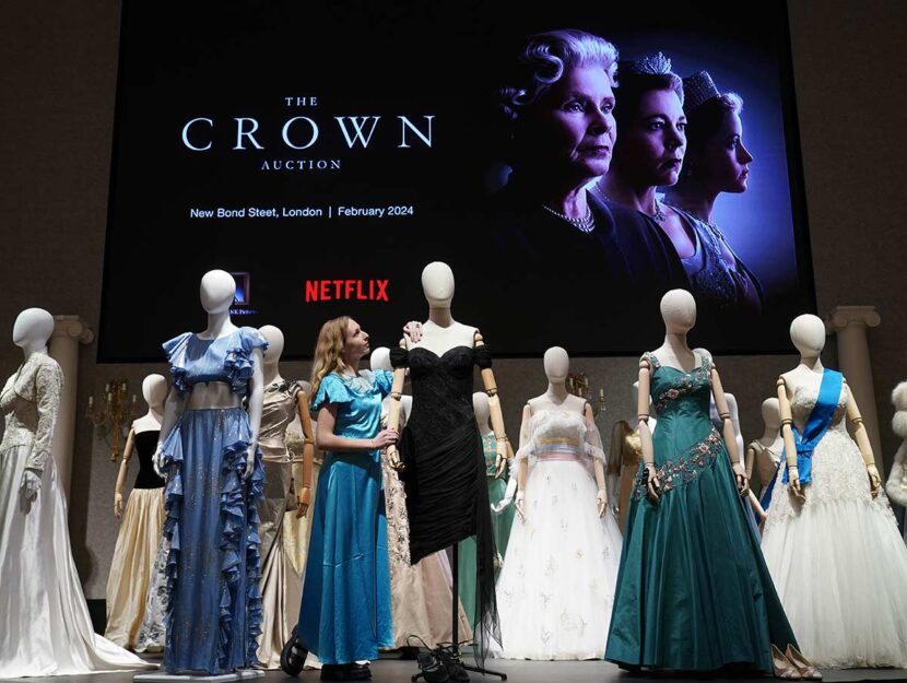 The Crown, abiti di scena in mostra a Bonhams a Londra