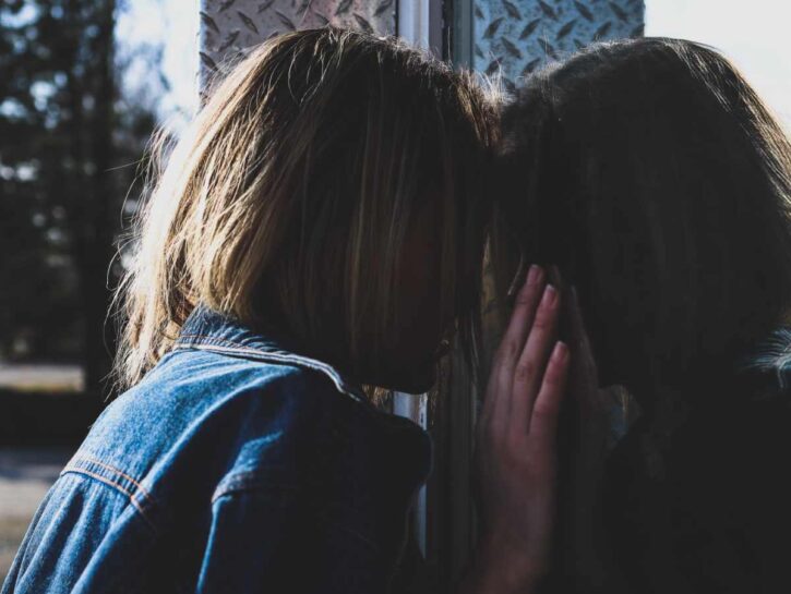 Orfani di femminicidio: c'è un Fondo per aiutarli