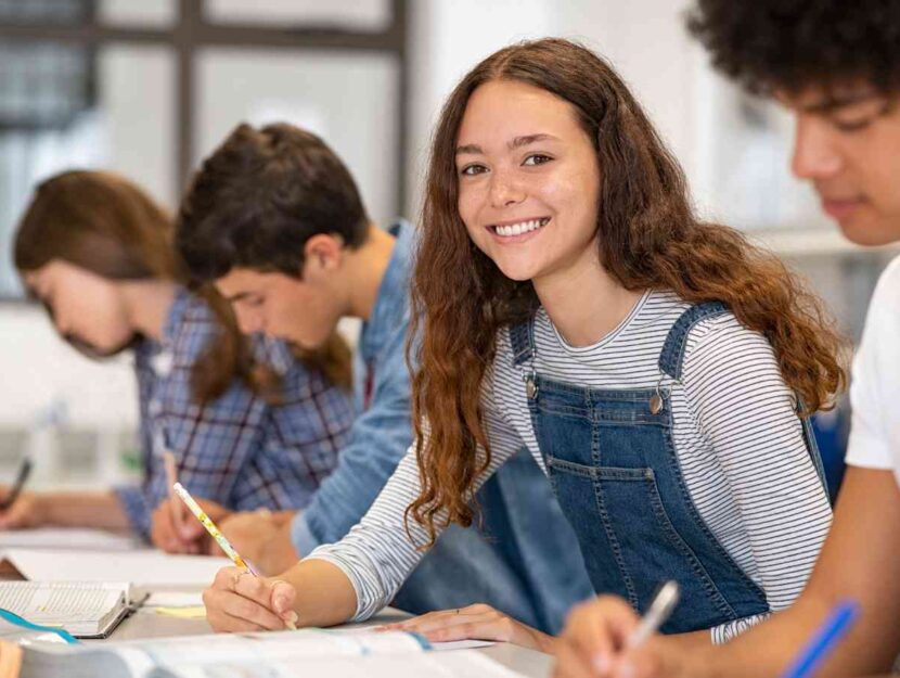 Un gruppo di studenti a scuola