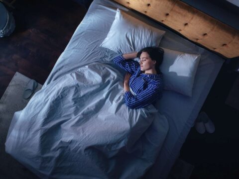 Sonno nel weekend: una ricerca spiega come influisce sulla longevità