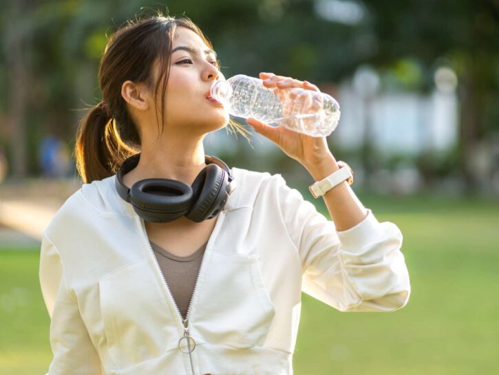 Nanoplastiche: i dati allarmanti sulle bottiglie d'acqua