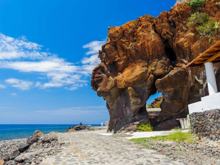 Vacanza lontano da tutto e tutti? Ecco 10 isole europee dove rifugiarsi