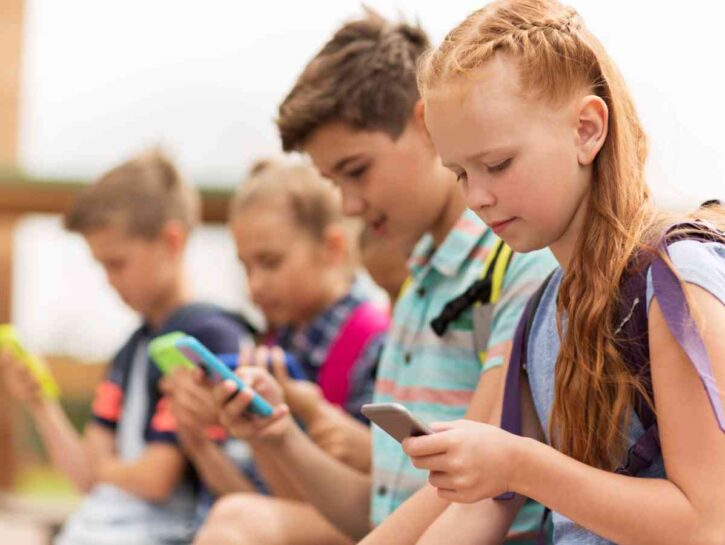 Social network, la Florida ne vieta l'uso ai minori di 17 anni