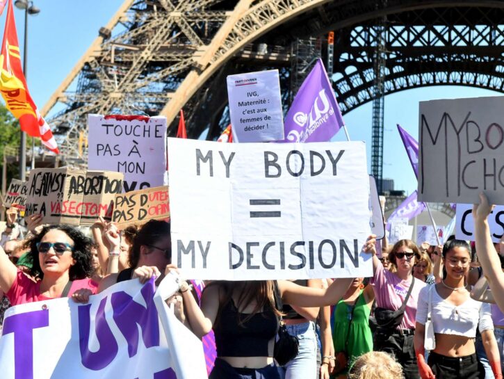 Diritto all'aborto in Costituzione: passo storico della Francia