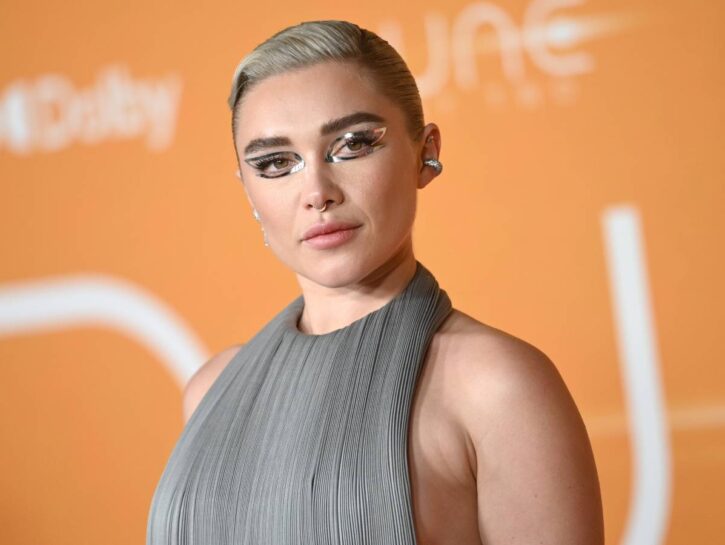 Florence Pugh: l'eyeliner metallico è già virale