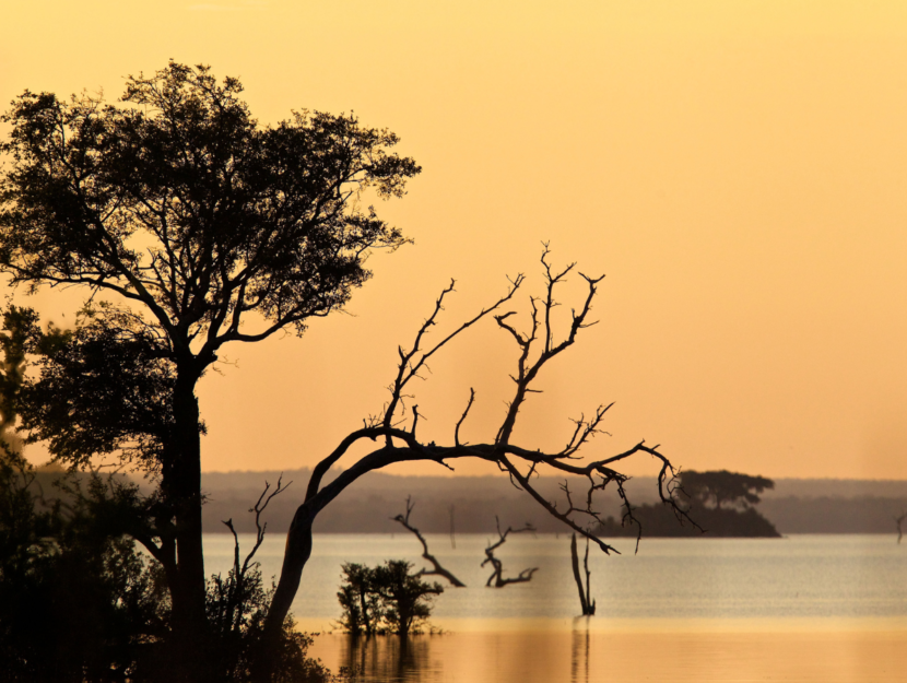 Zambia alba sul lago Itezhi Tezhi