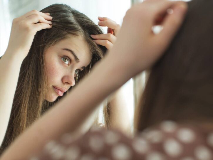 Primi capelli bianchi? Ecco come gestirli al meglio
