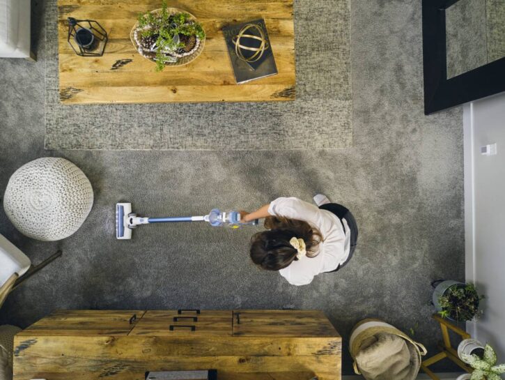 Lavoro domestico: sempre più italiani e uomini